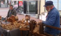 "Ręcznie robiony drewniany grzyb - pamiątka z Belgii"